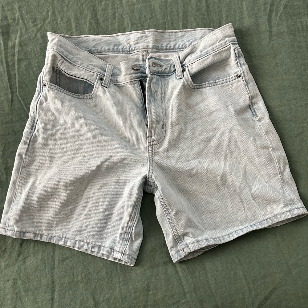 Women’s Light Wash Denim Shorts -